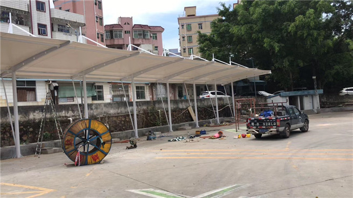 遮雨棚、遮陽棚
